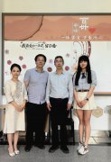 <b>长长的白色流苏粉饰垂</b>